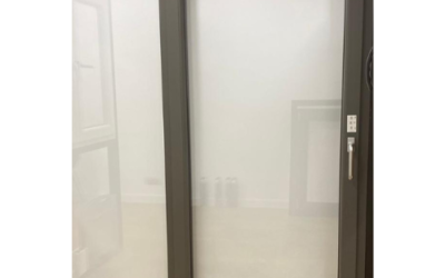 Ventana PVC Rehau con herraje corradera con salida en paralela en Castelldefels