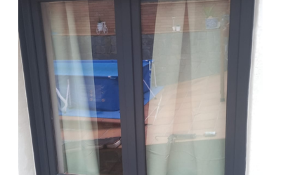 Ventana antracita en Castelldefels
