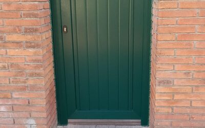 Puerta calle PVC Rehau en Gava