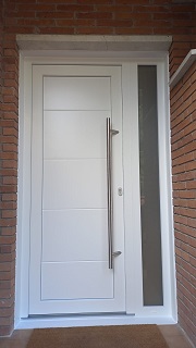 Puerta calle PVC Rehau GAVA